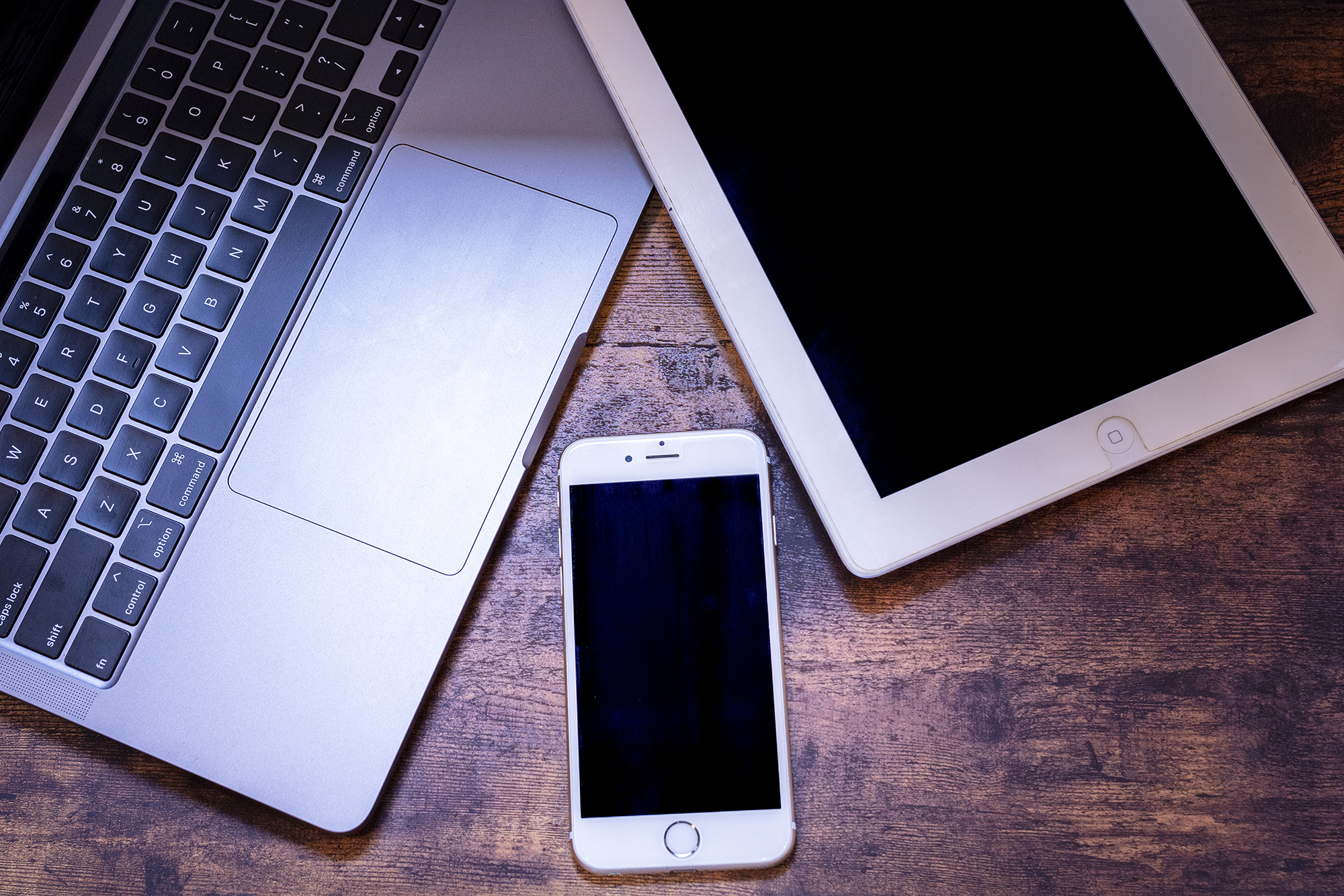 パソコンとタブレットの画像